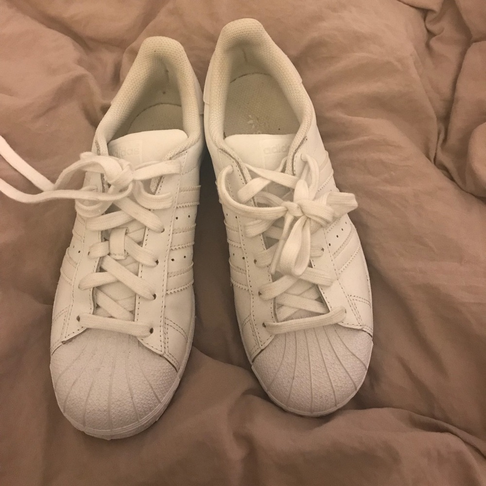Adidas superstars all white